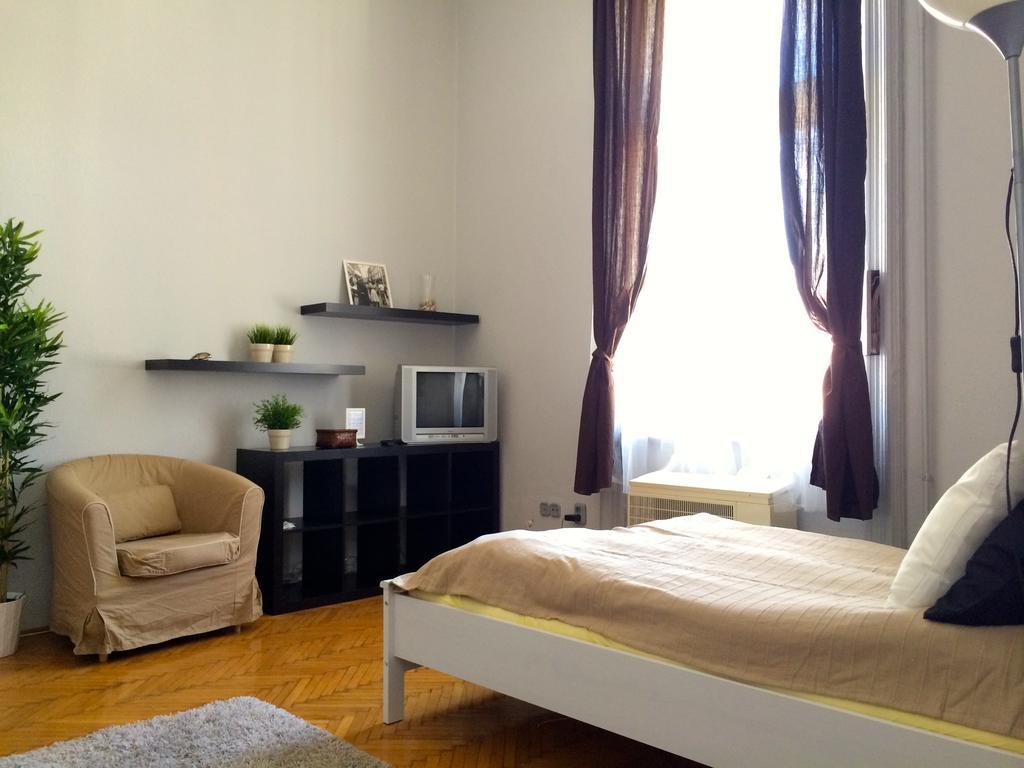 Budget Apartment by Hi5 - Október 6 Str 4 Budapest Kültér fotó