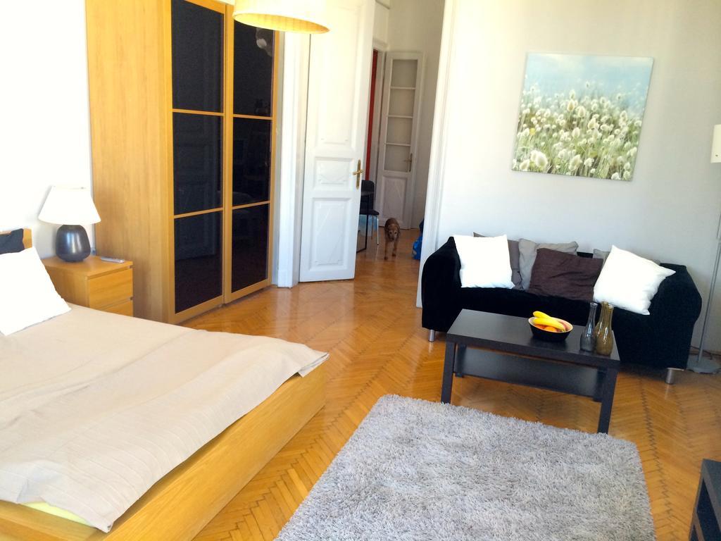 Budget Apartment by Hi5 - Október 6 Str 4 Budapest Kültér fotó