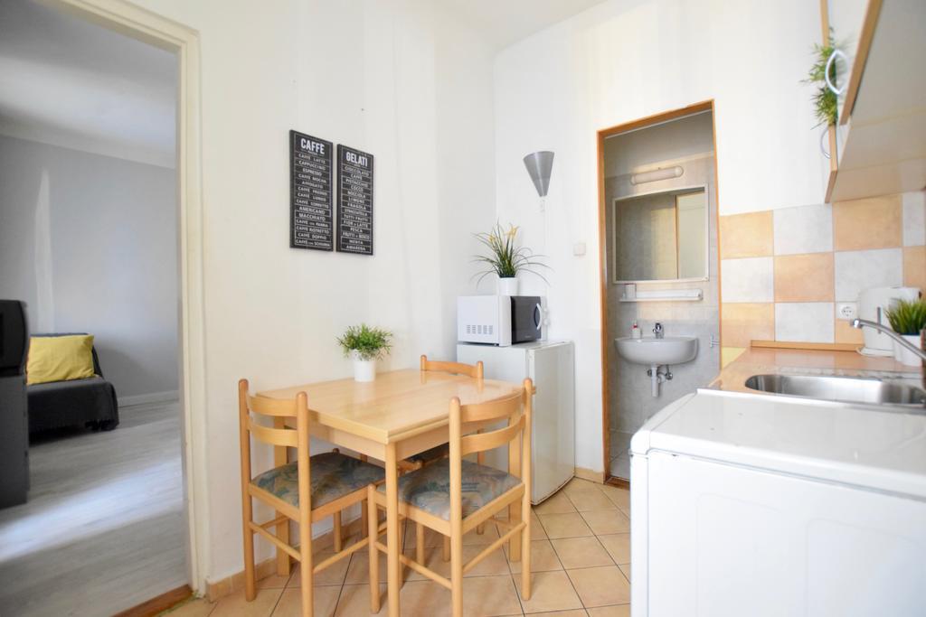 Budget Apartment by Hi5 - Október 6 Str 4 Budapest Kültér fotó